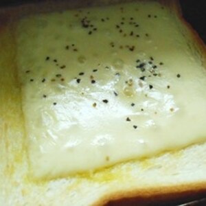 オリーブオイルとチーズ☆トースト